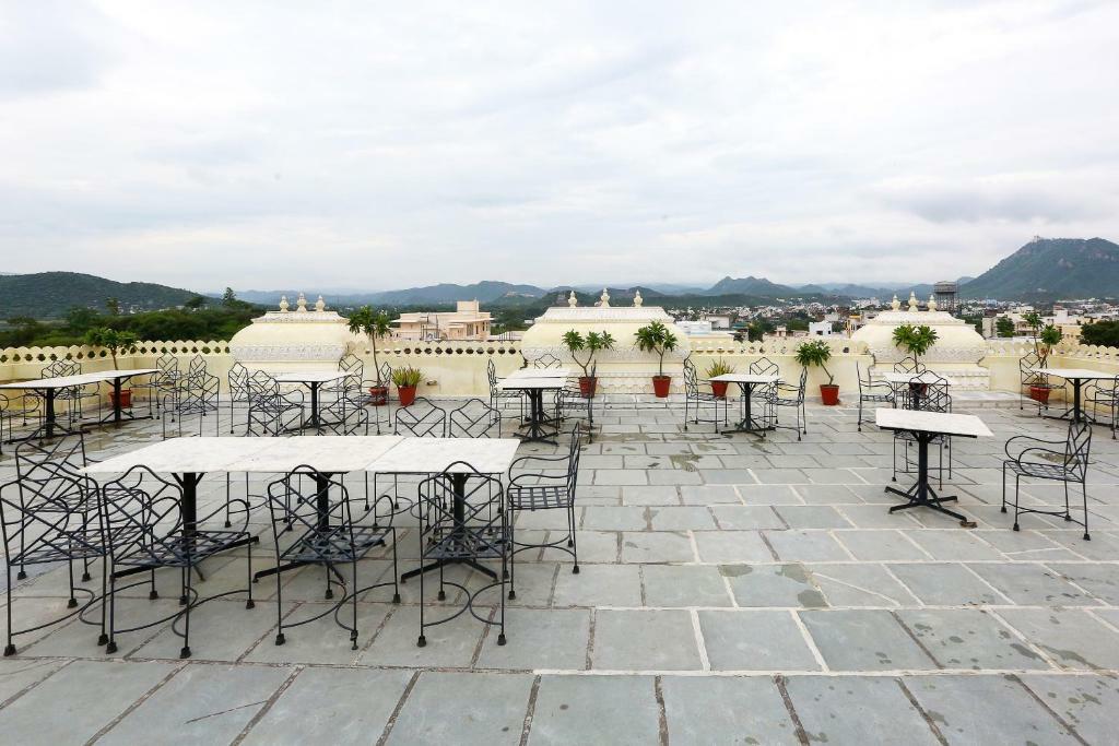 Hotel Jaisingh Garh By Innovating Hospitality Udaipur Exterior photo